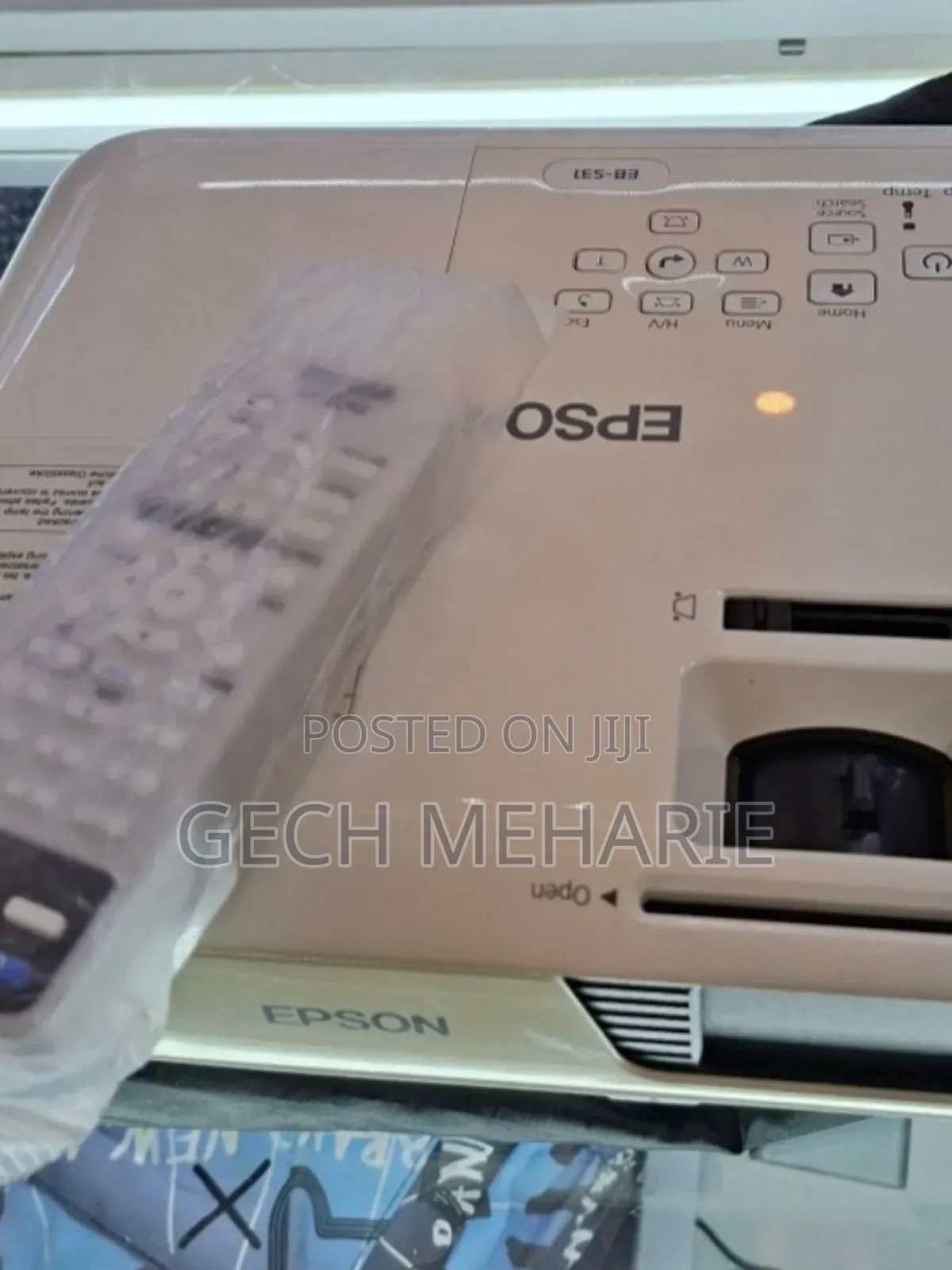 Epson Projector Model Name: Eb-S31 Has : Bag Remote 8