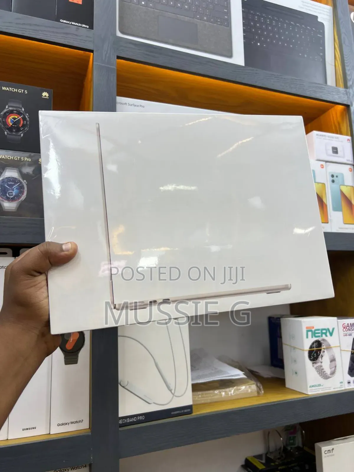 New Laptop Apple MacBook Air 2022 M2 16GB Apple M2 SSD 256GB