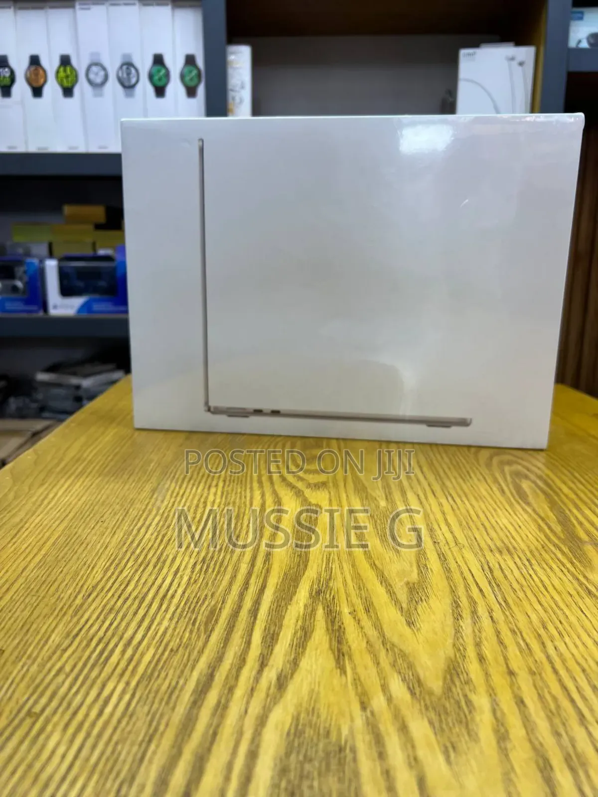 New Laptop Apple MacBook Air 2022 M2 16GB Apple M2 SSD 256GB