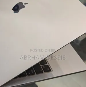 New Laptop Apple MacBook Pro M1 8GB Intel Core I9 SSD 256GB