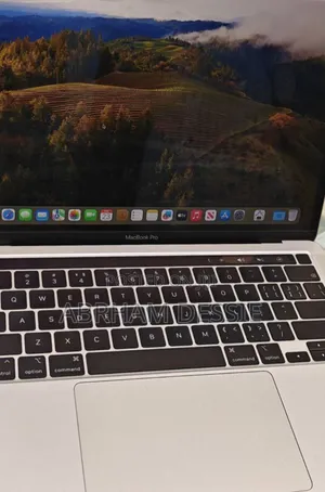 New Laptop Apple MacBook Pro M1 8GB Intel Core I9 SSD 256GB