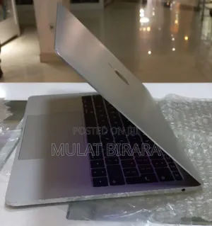 Photo - New Laptop Apple MacBook Pro 2017 8GB Intel Core I5 SSD 256GB