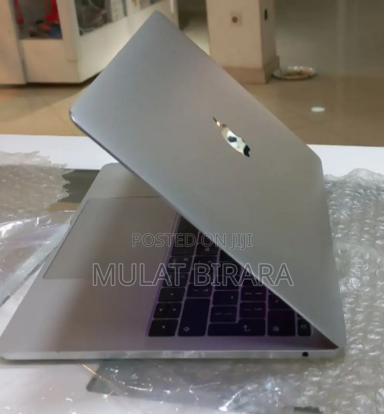 New Laptop Apple MacBook Pro 2017 8GB Intel Core I5 SSD 256GB