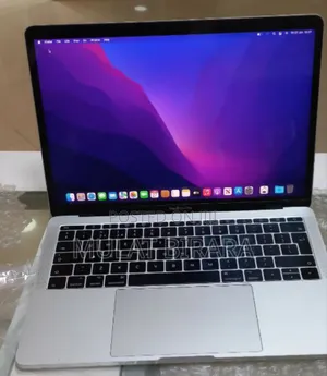 New Laptop Apple MacBook Pro 2017 8GB Intel Core I5 SSD 256GB