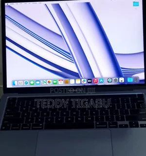 New Laptop Apple MacBook Pro 8GB Apple M2 SSD 256GB