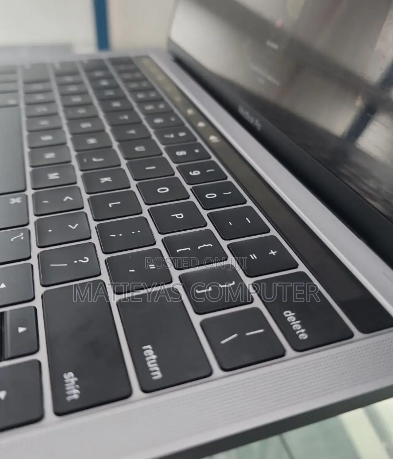 New Laptop Apple MacBook Pro 2019 8GB Intel Core I5 SSD 256GB