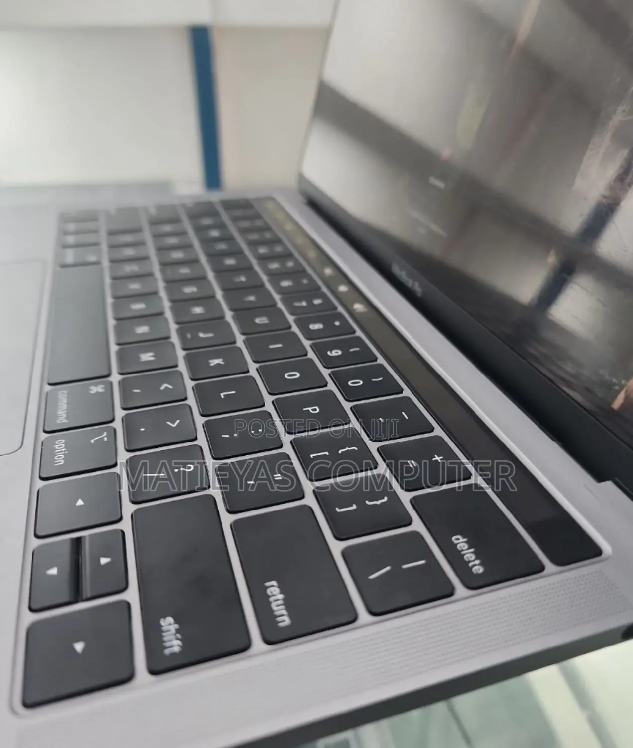 New Laptop Apple MacBook Pro 2019 8GB Intel Core I5 SSD 256GB