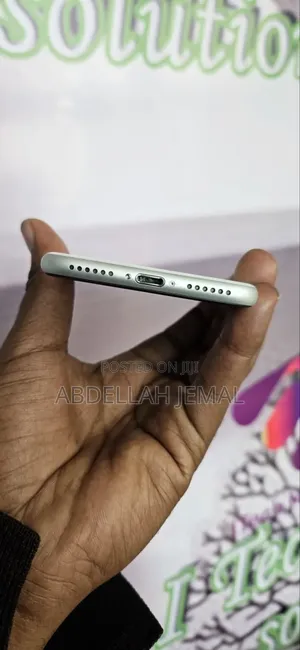 New Apple iPhone SE 64 GB White