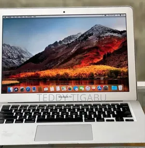 New Laptop Apple MacBook Pro 2017 8GB Intel Core I7 SSD 256GB