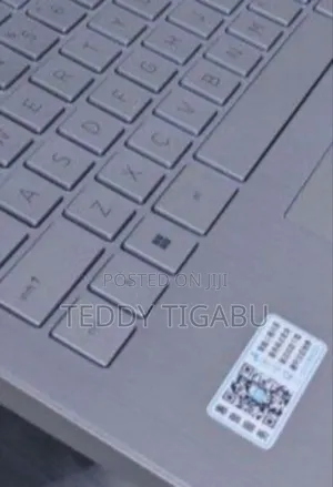 New Laptop Apple MacBook Pro 2017 8GB Intel Core I7 SSD 256GB