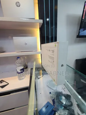 New Laptop Apple MacBook Air 2025 M4 13-Inch 16GB Apple M4 SSD 256GB