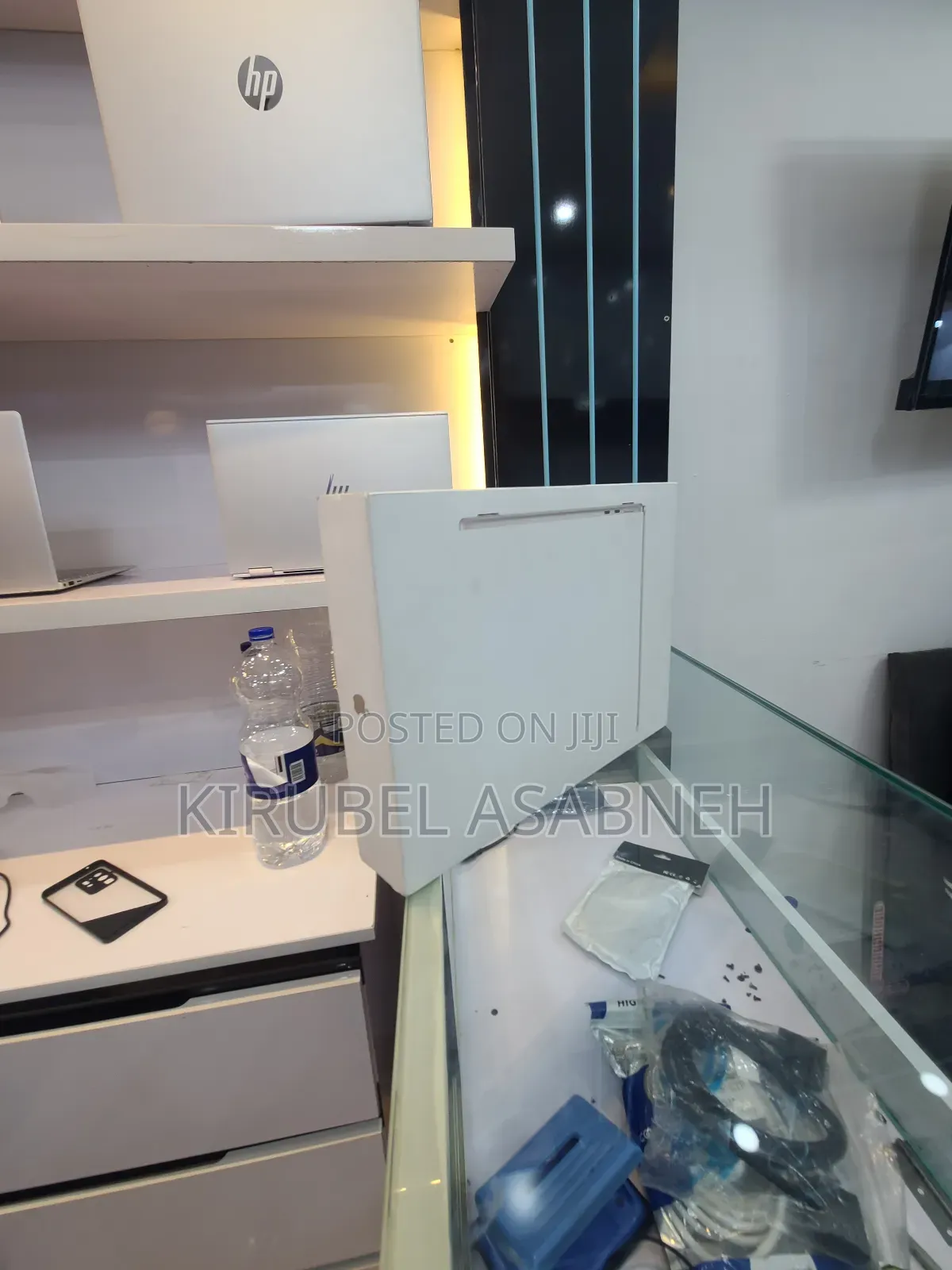 New Laptop Apple MacBook Air 2025 M4 13-Inch 16GB Apple M4 SSD 256GB