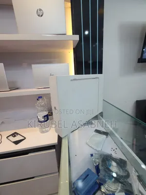 New Laptop Apple MacBook Air 2025 M4 13-Inch 16GB Apple M4 SSD 256GB