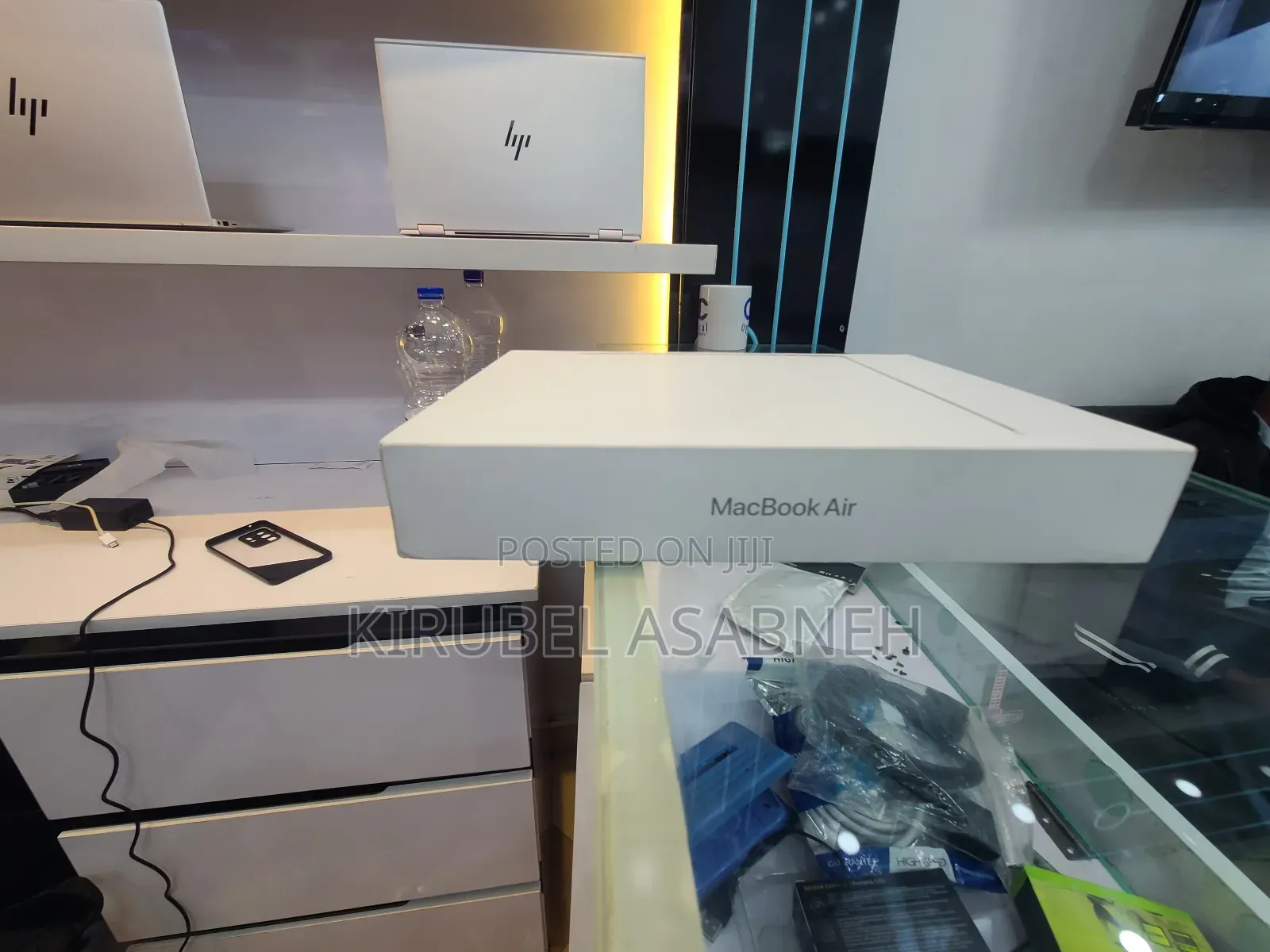 New Laptop Apple MacBook Air 2025 M4 13-Inch 16GB Apple M4 SSD 256GB