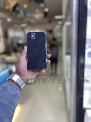 Photo - Apple iPhone 11 64 GB Black