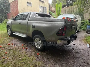 Toyota Hilux 2020 Gray