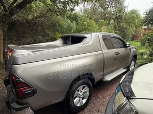 Toyota Hilux 2020 Gray