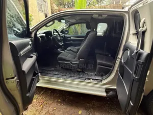 Toyota Hilux 2020 Gray