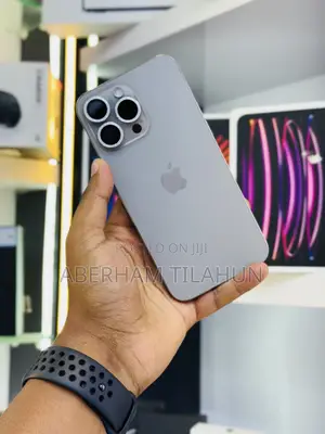 Photo - Apple iPhone 15 Pro Max 256 GB Silver