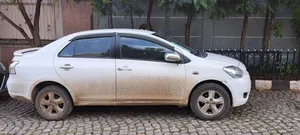 Toyota Yaris 2010 White