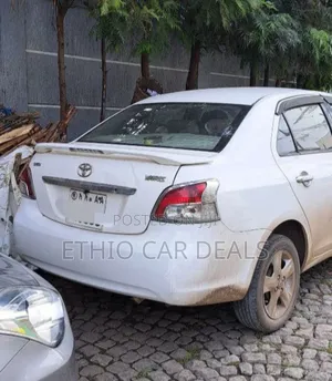 Toyota Yaris 2010 White