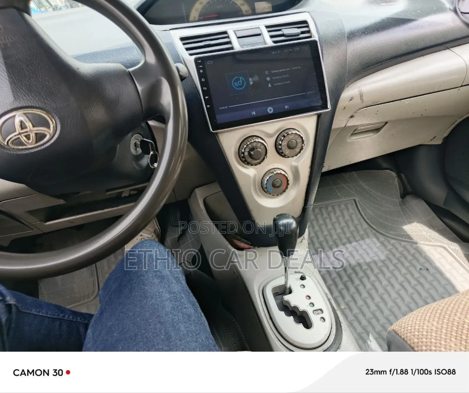 Toyota Yaris 2010 White