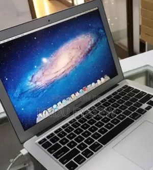 New Laptop Apple MacBook 4GB Intel Core I5 SSD 128GB