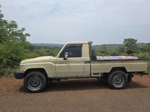 Toyota Land Cruiser 2022 Gold