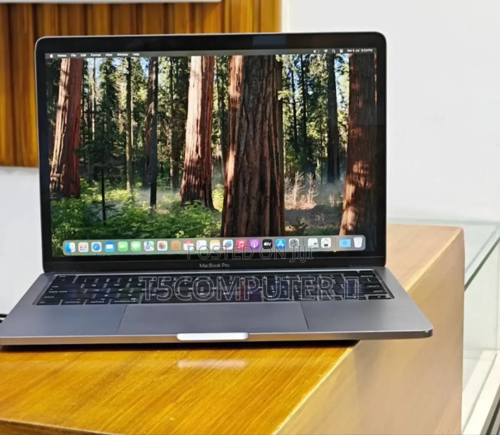 New Laptop Apple MacBook Pro 2020 8GB Intel Core I5 SSD 256GB