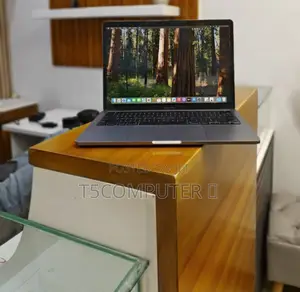 New Laptop Apple MacBook Pro 2020 8GB Intel Core I5 SSD 256GB