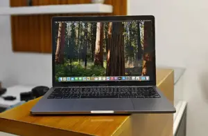 New Laptop Apple MacBook Pro 2020 8GB Intel Core I5 SSD 256GB
