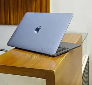 New Laptop Apple MacBook Pro 2020 8GB Intel Core I5 SSD 256GB