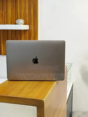 New Laptop Apple MacBook Pro 2020 8GB Intel Core I5 SSD 256GB