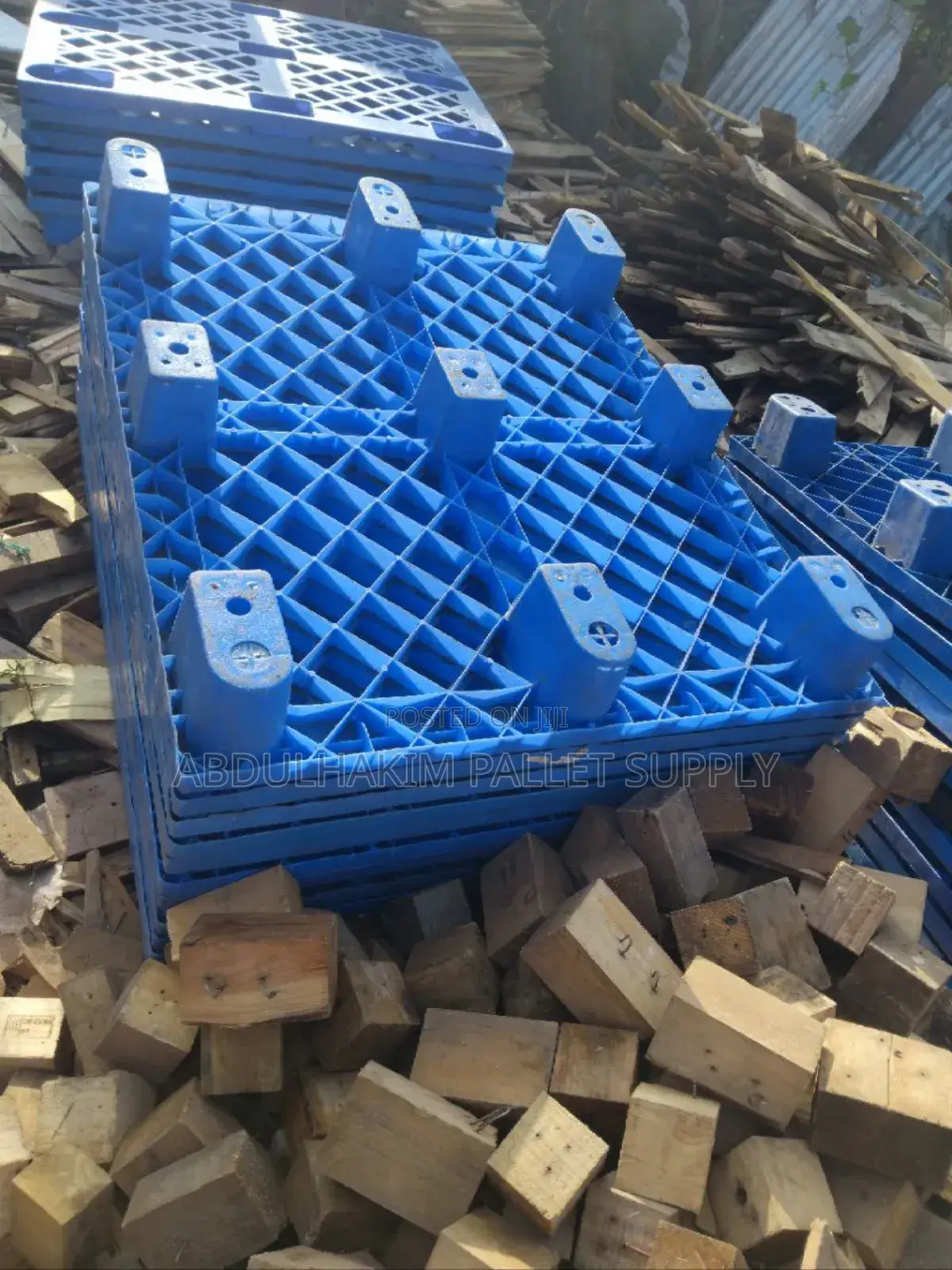 Plastic Pallets and Wooden