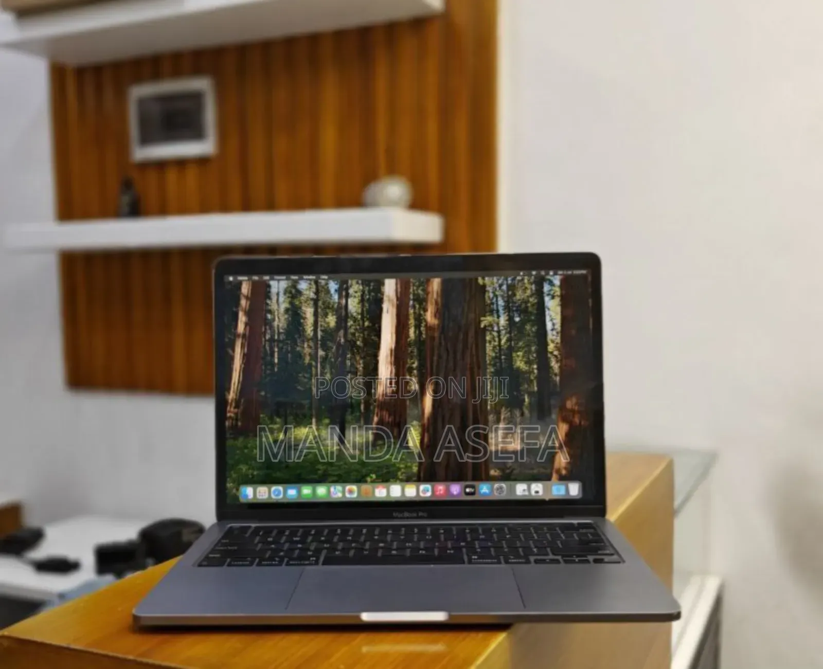 New Laptop Apple MacBook Pro 2020 8GB Intel Core I5 SSD 256GB