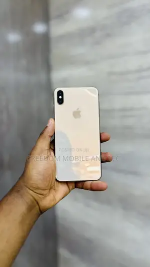 Photo - Apple iPhone XS Max 256 GB Gold