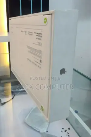 New Laptop Apple MacBook Air 2025 M4 13-Inch 16GB Apple M4 SSD 256GB