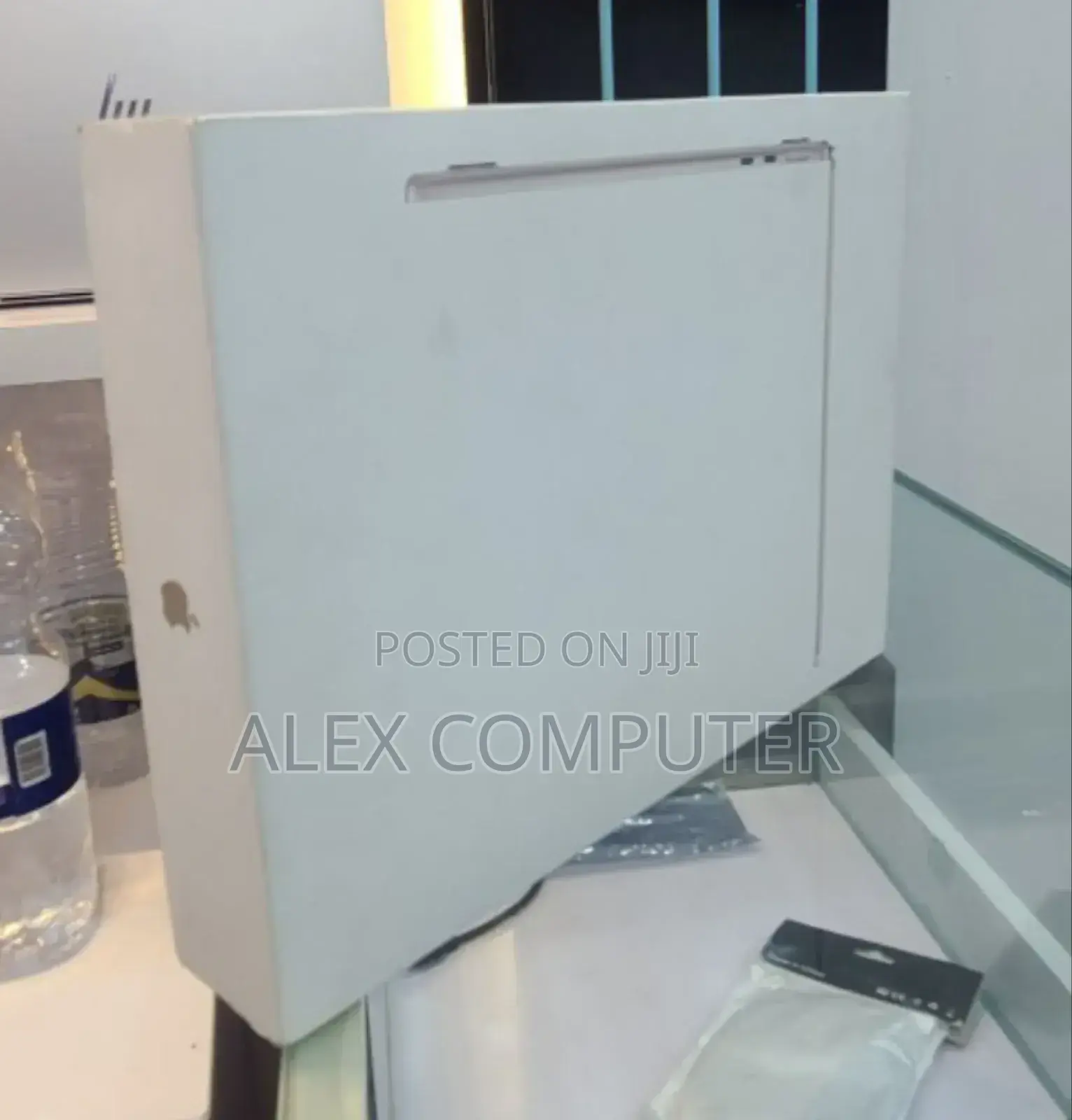 New Laptop Apple MacBook Air 2025 M4 13-Inch 16GB Apple M4 SSD 256GB