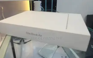 New Laptop Apple MacBook Air 2025 M4 13-Inch 16GB Apple M4 SSD 256GB