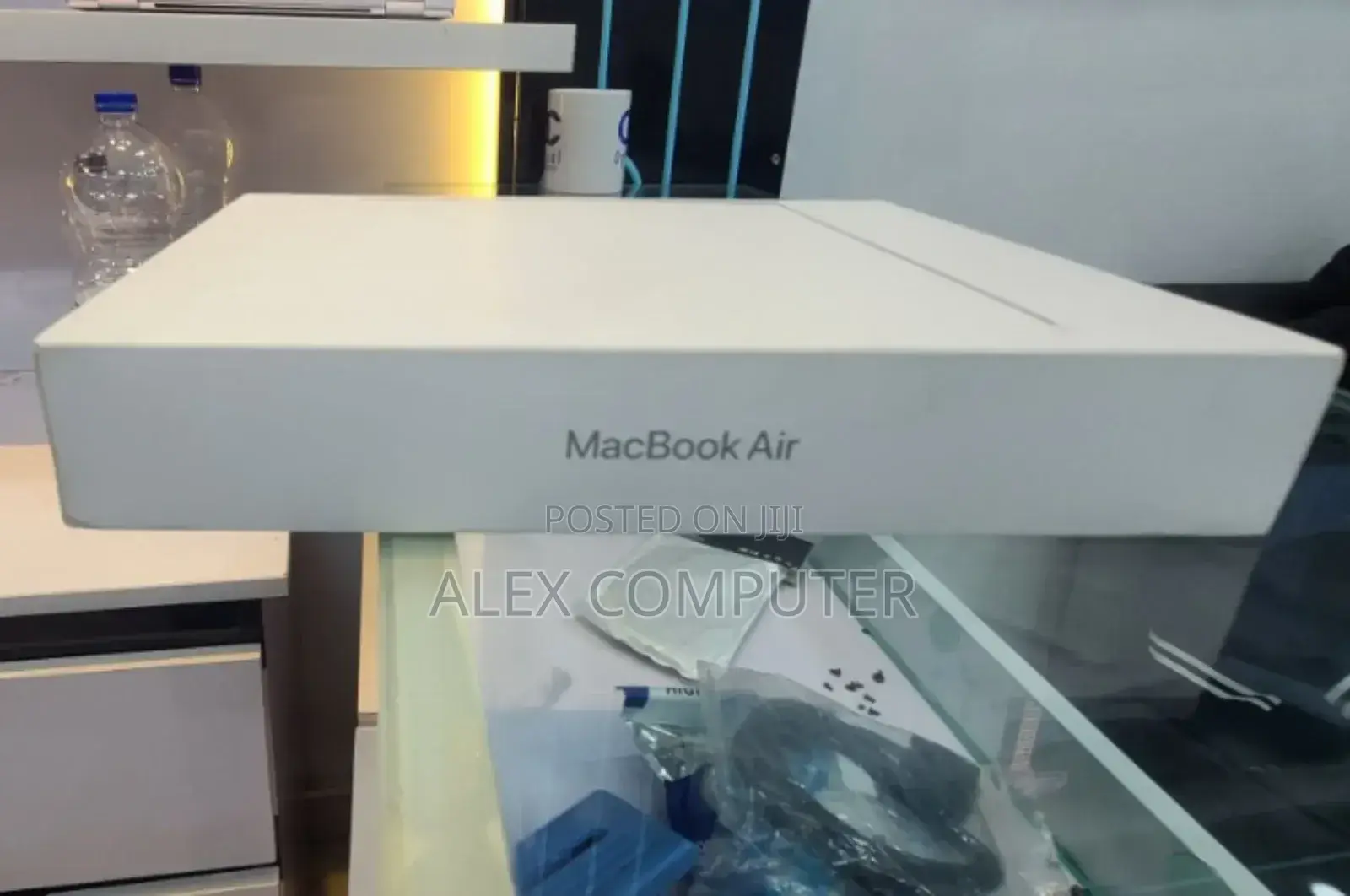 New Laptop Apple MacBook Air 2025 M4 13-Inch 16GB Apple M4 SSD 256GB