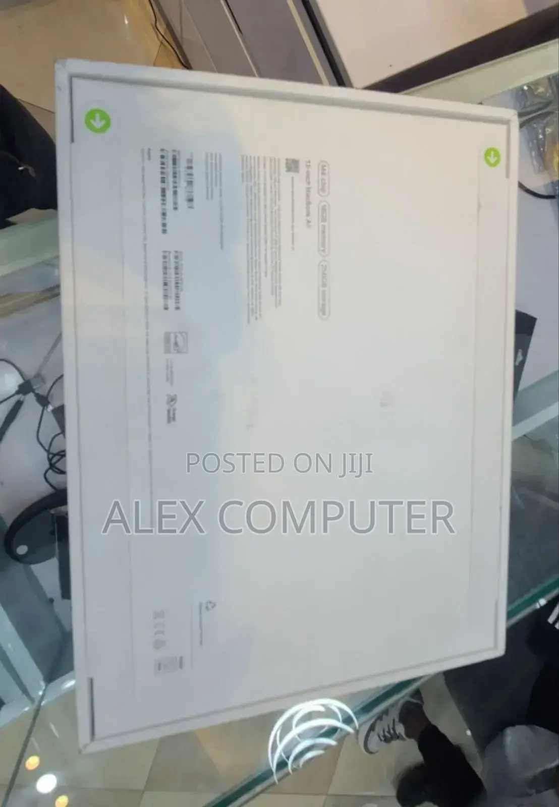 New Laptop Apple MacBook Air 2025 M4 13-Inch 16GB Apple M4 SSD 256GB