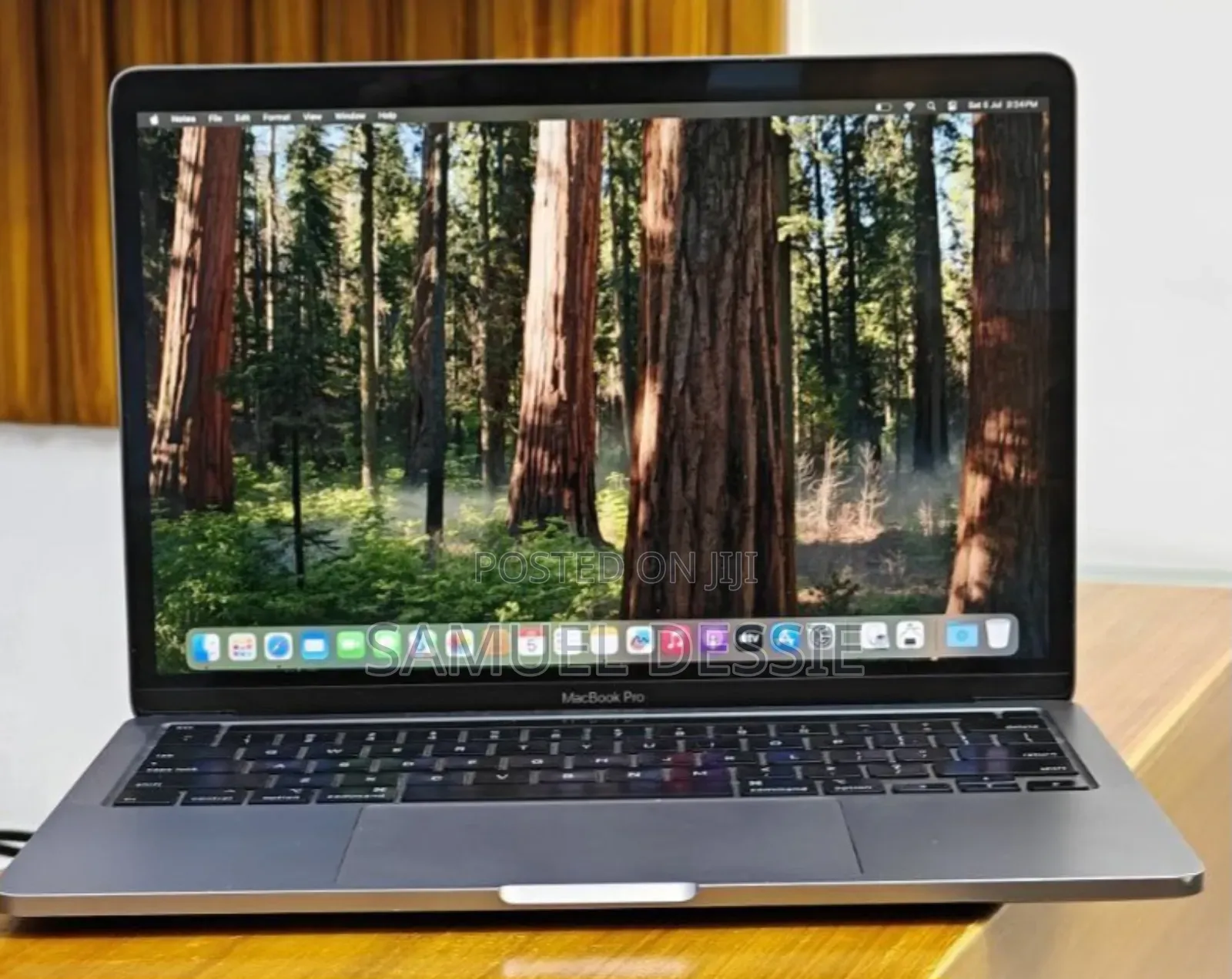 New Laptop Apple MacBook Pro 2020 8GB Intel Core I5 SSD 256GB