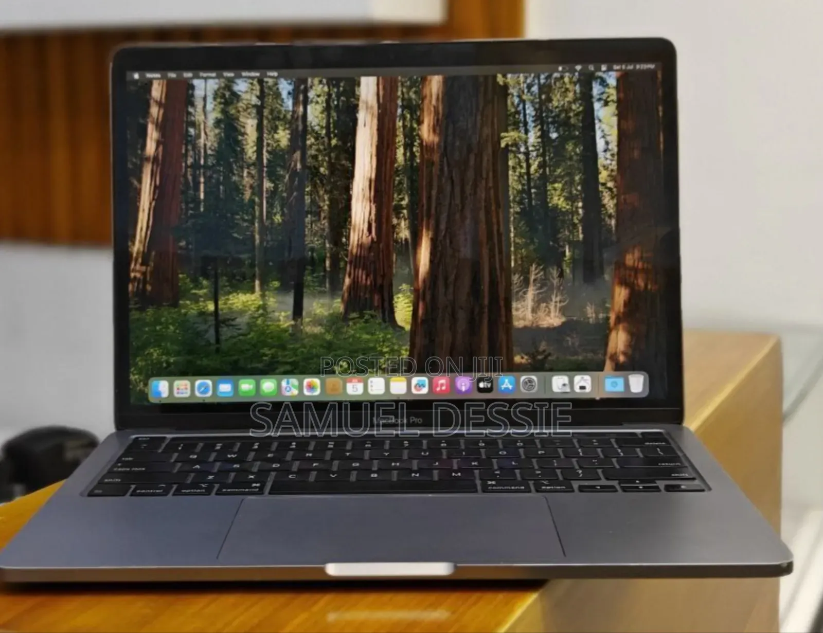 New Laptop Apple MacBook Pro 2020 8GB Intel Core I5 SSD 256GB