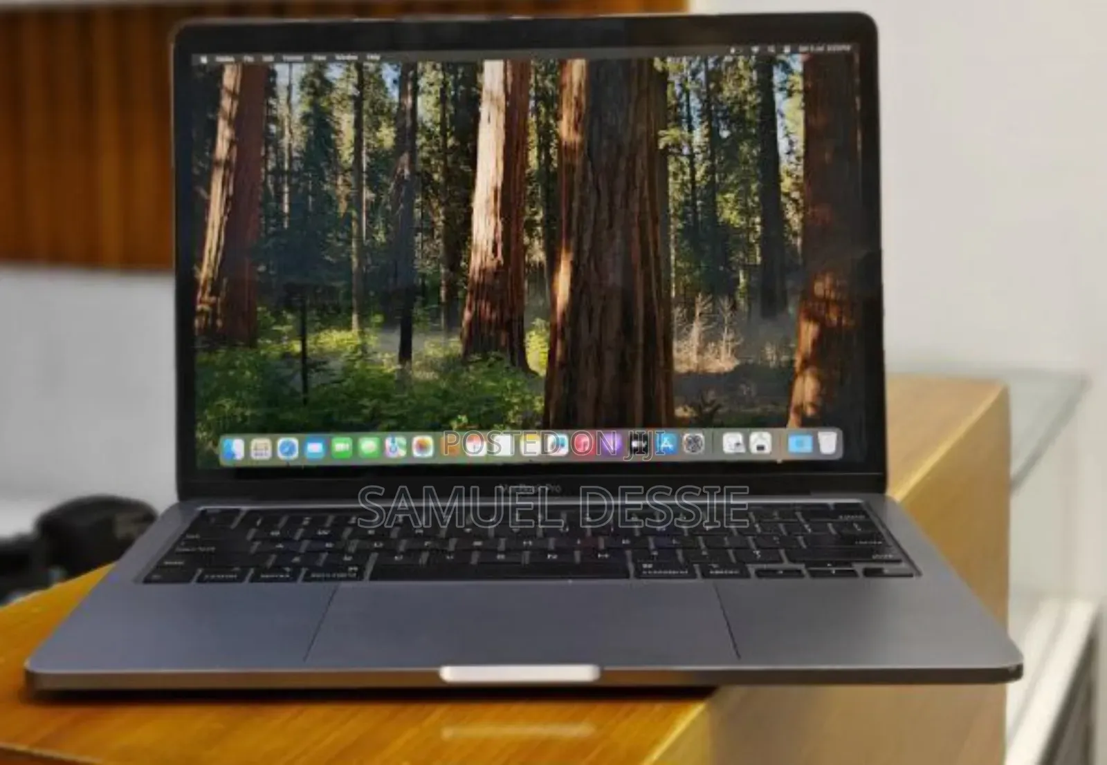 New Laptop Apple MacBook Pro 2020 8GB Intel Core I5 SSD 256GB