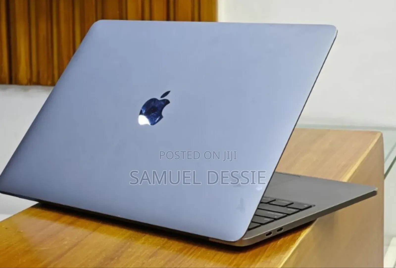 New Laptop Apple MacBook Pro 2020 8GB Intel Core I5 SSD 256GB