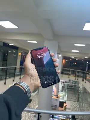 Photo - Apple iPhone 11 Pro Max 256 GB Gold