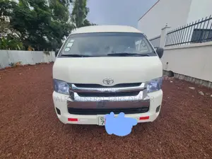 Photo - Toyota HiAce 2017 White
