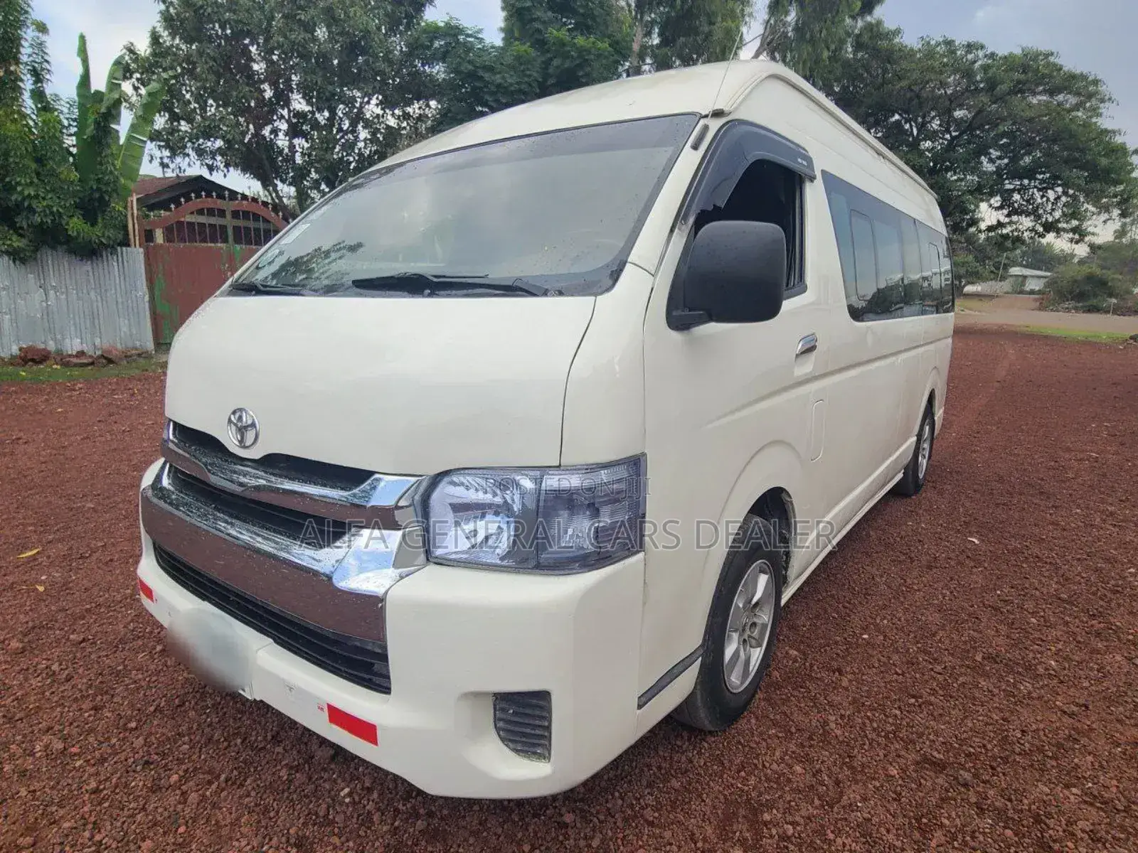 Toyota HiAce 2017 White