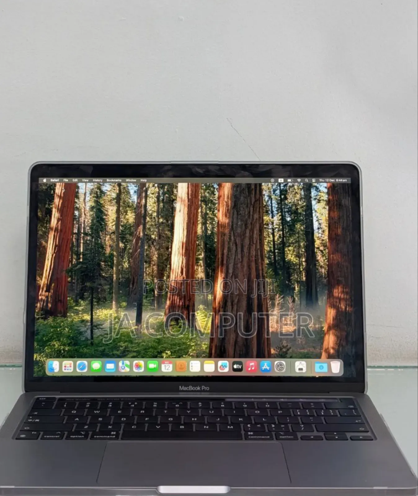New Laptop Apple MacBook Pro M1 8GB Apple M1 Pro SSD 256GB
