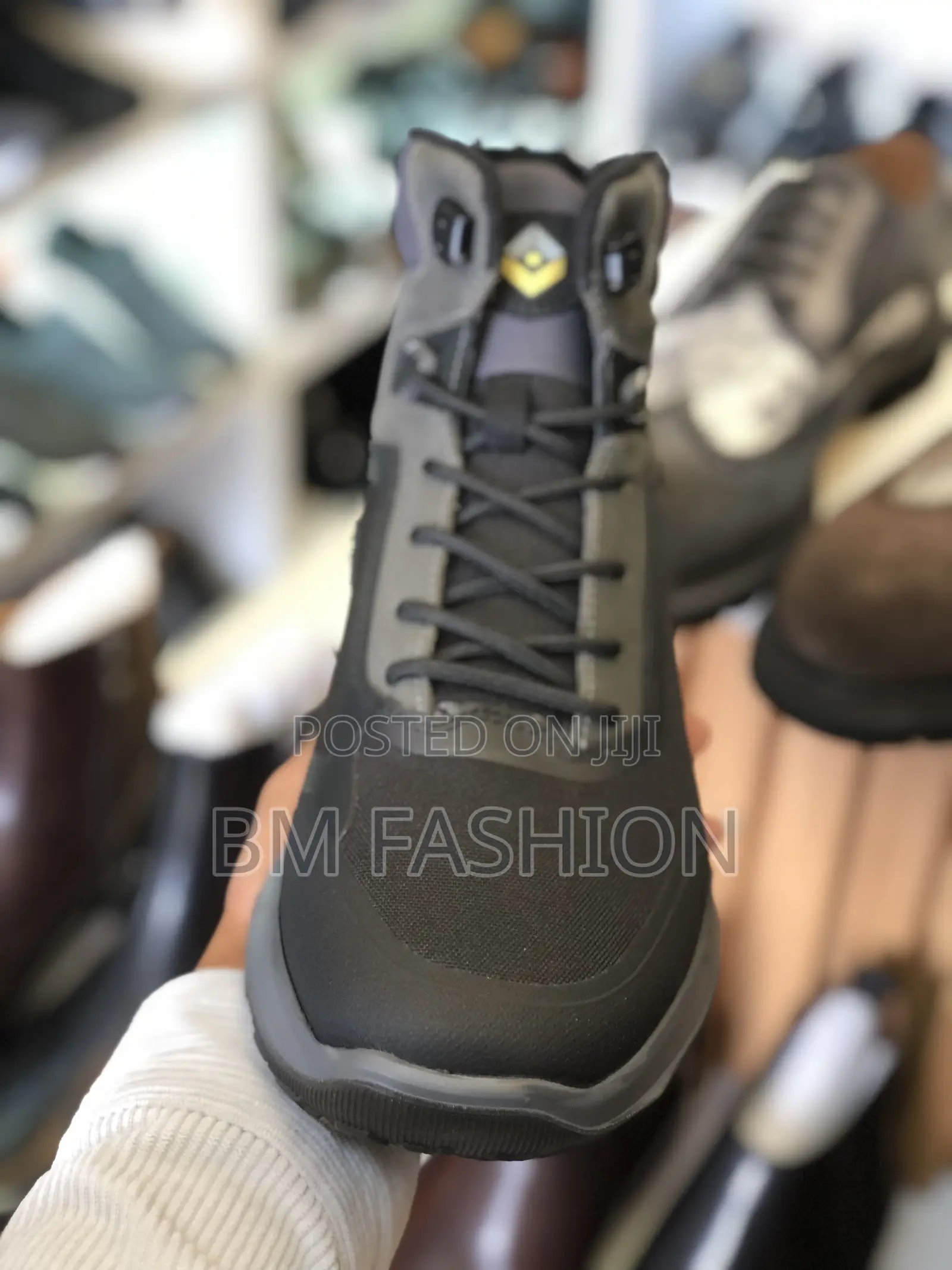 High Quality Light Weight Waterproof Shoes